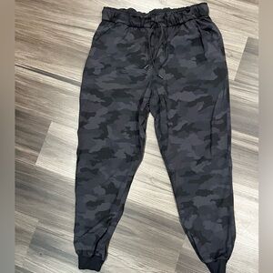 Lululemon High-Rise Jogger